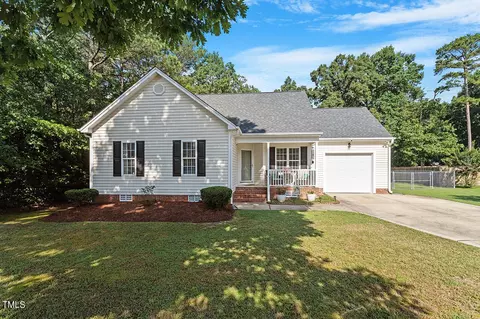 2001 Eagle View Dr, Wendell, NC 27591