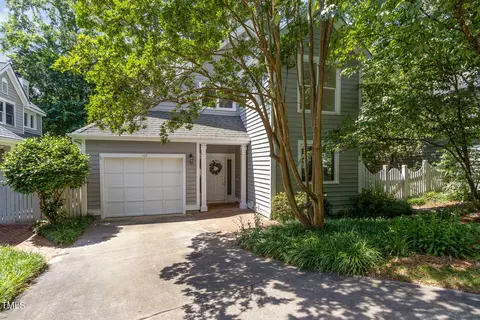 107 Kemper Ln, Cary, NC 27518