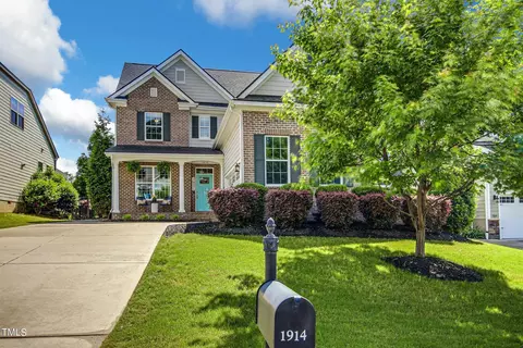 1914 Mostyn Ln, Apex, NC 27502