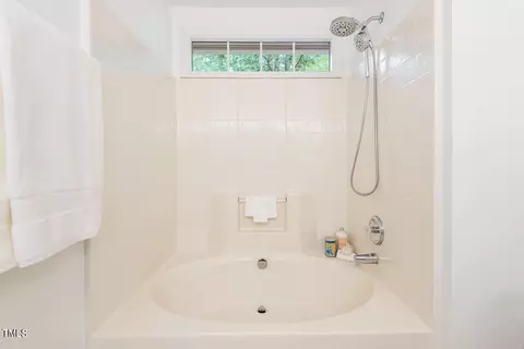 Bath - 12 Casabelle Ct, Durham, NC 27713 photo 3 of 5