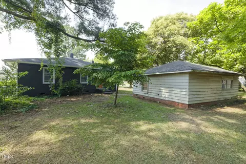 Exterior - 701 E Hill St, Benson, NC 27504 photo 6 of 8