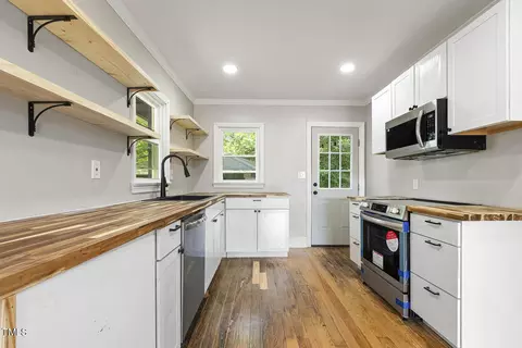 Kitchen - 701 E Hill St, Benson, NC 27504 photo 3 of 5
