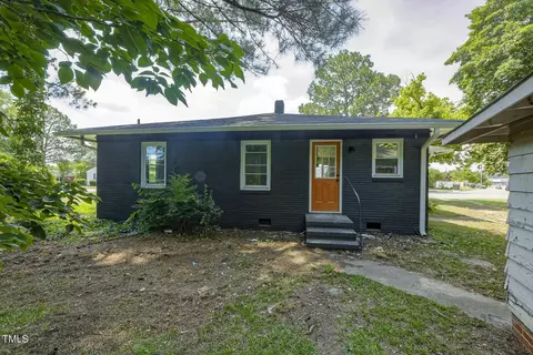 Exterior - 701 E Hill St, Benson, NC 27504 photo 8 of 8