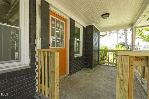 Exterior - 701 E Hill St, Benson, NC 27504 photo 4 of 8