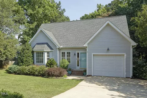 105 Stonerail Cir, Holly Springs, NC 27540
