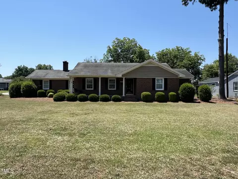 107 E D St, Erwin, NC 28339