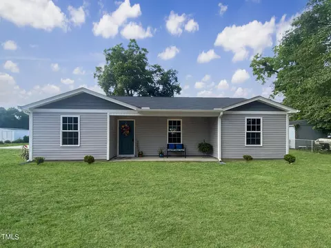 102 Jackson St, Salemburg, NC 28385