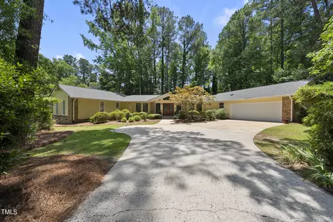 1104 Queensferry Rd, Cary, NC 27511