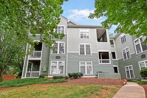 1101 Parkridge Ln #305, Raleigh, NC 27605