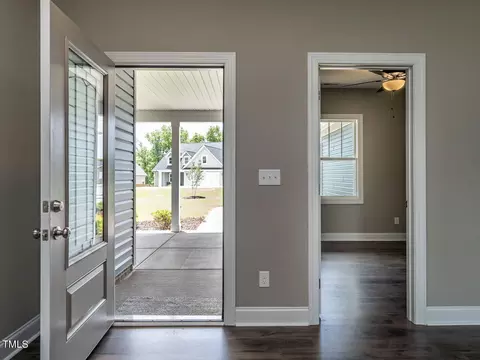 94 Cedarbrook Dr, Benson, NC 27504 photo 5