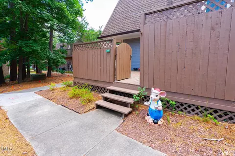 406 Summerwalk Cir, Chapel Hill, NC 27517
