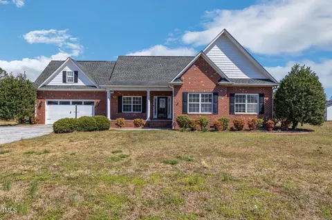 1915 Teesdale Drive Dr, Hope Mills, NC 28348