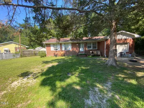 1611 Bliss Ave, Spring Lake, NC 28390