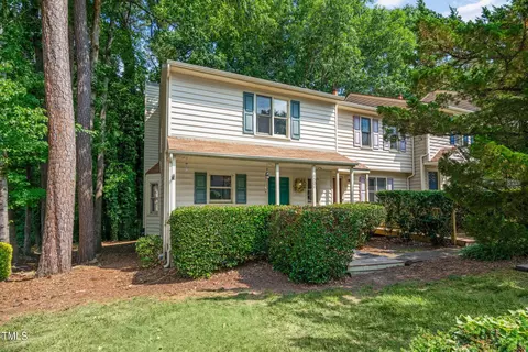 6501 Thetford Ct, Raleigh, NC 27615
