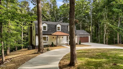 3823 Knollwood Dr, Durham, NC 27712