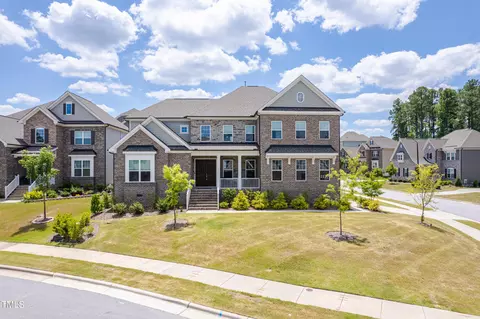 909 Weycroft Ave, Cary, NC 27519