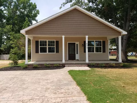 511 W Noble St, Selma, NC 27576