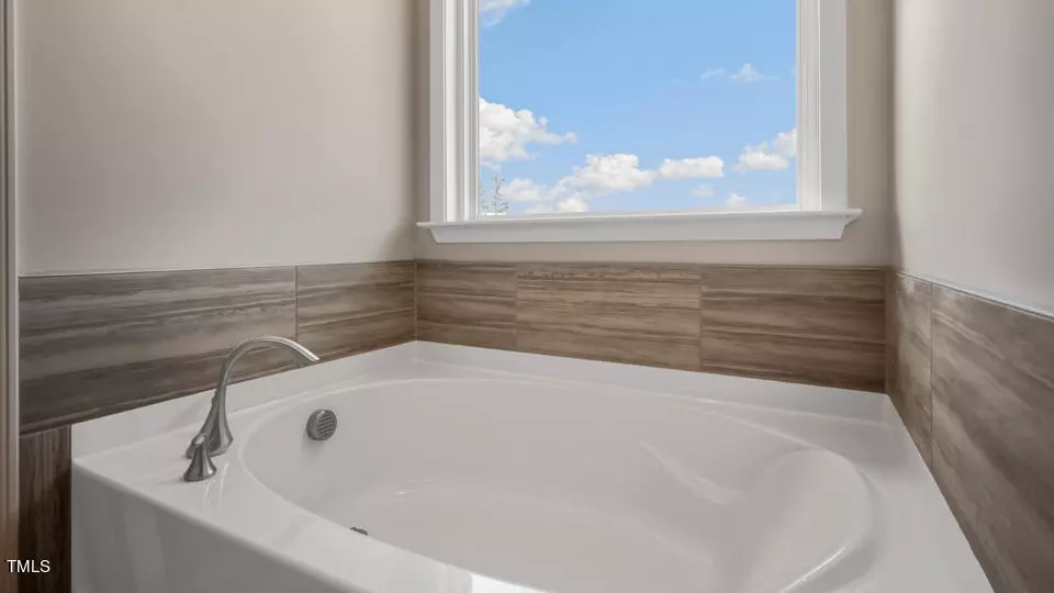 Bath - 249 Umstead St, Sanford, NC 27330 photo 4 of 5