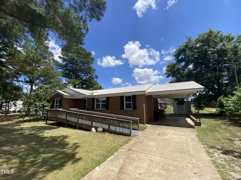 401 W Boney St, Clinton, NC 28328