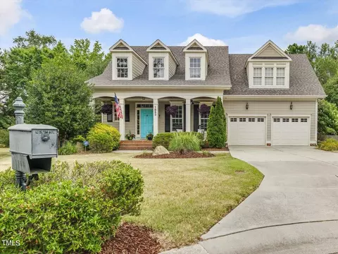 1853 Old College Cir, Wake Forest, NC 27587
