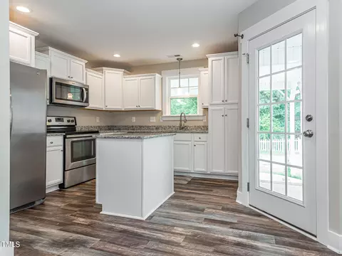 205 E Holmes St, Benson, NC 27504 photo 5