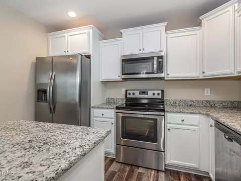 205 E Holmes St, Benson, NC 27504 photo 4