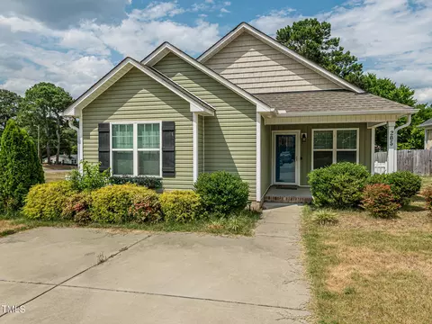 205 E Holmes St, Benson, NC 27504 photo 1