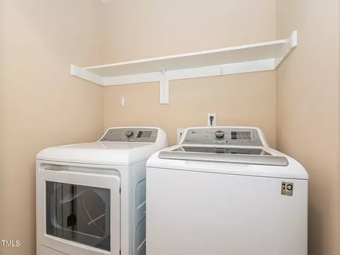 205 E Holmes St, Benson, NC 27504 photo 9