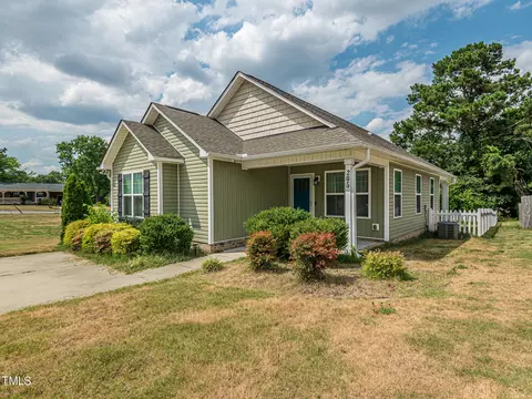 205 E Holmes St, Benson, NC 27504 photo 22