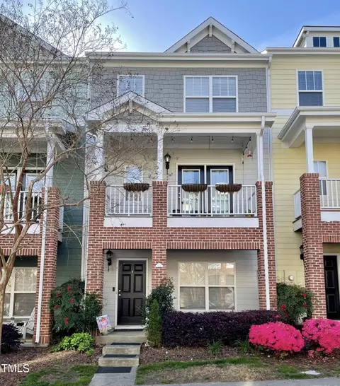 130 Braeside Ct, Cary, NC 27519