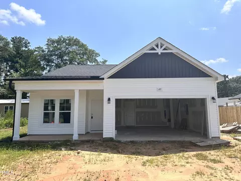 49 Market St, Parkton, NC 28371