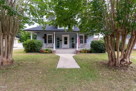 202 W C St, Erwin, NC 28339 photo 2