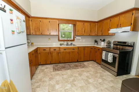 202 W C St, Erwin, NC 28339 photo 8