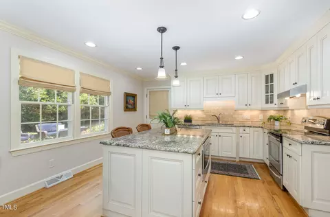 Kitchen - 2901 Augusta Ct, Raleigh, NC 27607 photo 3 of 6