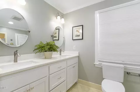 Bath - 2901 Augusta Ct, Raleigh, NC 27607 photo 3 of 4