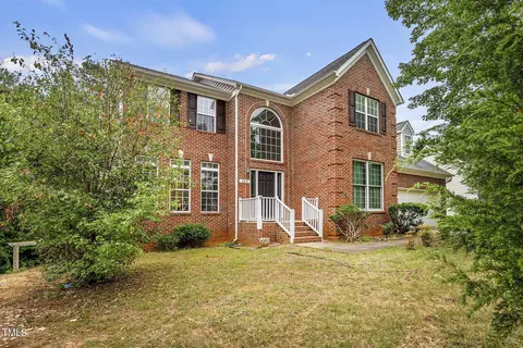 533 Carriage Woods Cir, Cary, NC 27513