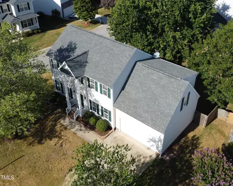 1000 Holly Meadow Dr, Holly Springs, NC 27540