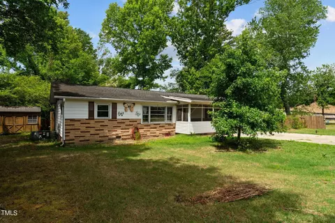 2318 Caroline Dr, Sanford, NC 27330