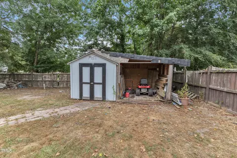 Exterior - 101 Adlett Ln, Durham, NC 27703 photo 7 of 9