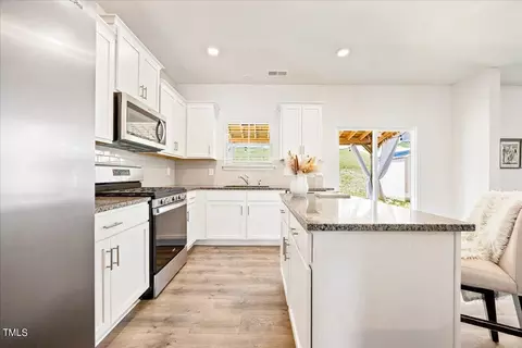 Kitchen - 6867 Bellawood Dr, Trinity, NC 27370 photo 2 of 4