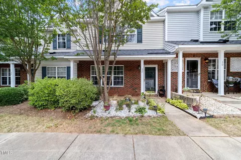32 Sidney Marie Ct, Greensboro, NC 27406