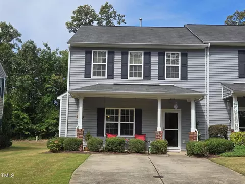 128 Cline Falls Dr, Holly Springs, NC 27540