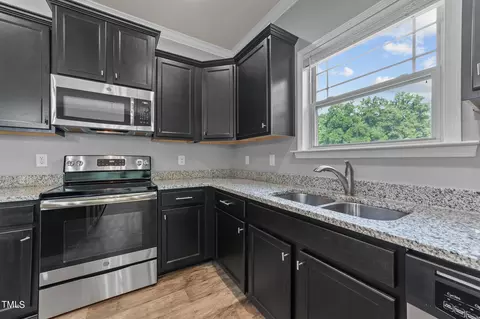 Kitchen - 95 Longo Ln, Benson, NC 27504 photo 6 of 6