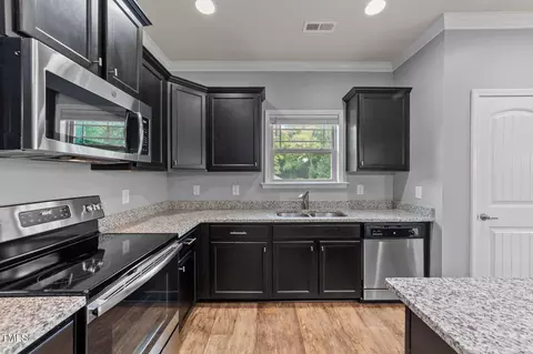 Kitchen - 95 Longo Ln, Benson, NC 27504 photo 4 of 6