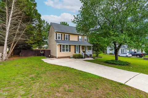 625 Commander Dr, Wendell, NC 27591