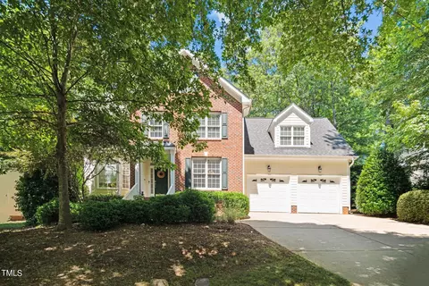 104 Branchside Ln, Holly Springs, NC 27540