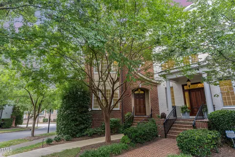301 Circle Park Pl, Chapel Hill, NC 27517