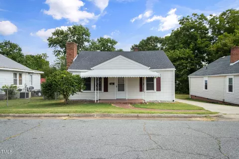 704 Elizabeth St, Burlington, NC 27217