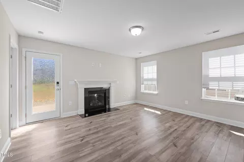 Living - 2129 Campbell Loop, Burlington, NC 27215 photo 3 of 4