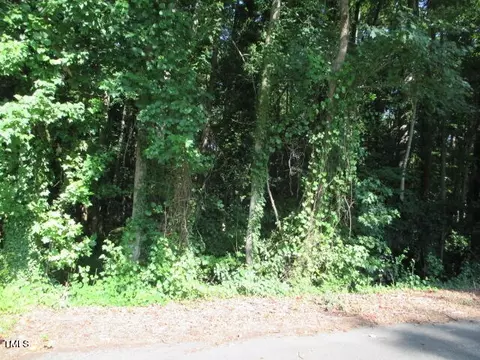 400 Meadow Dr, Fuquay Varina, NC 27526